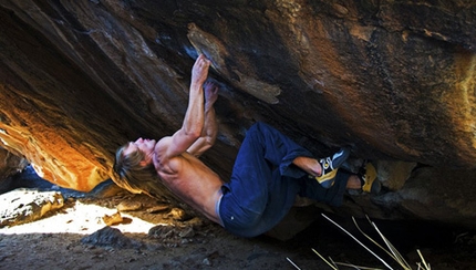 Nalle Hukkataival 8B flash at Hueco Tanks on Crown of Aragorn