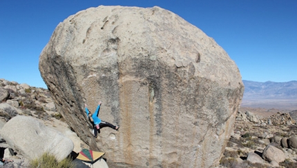 Verhoeven and Saurwein bouldering at the Buttermilks, Bishop