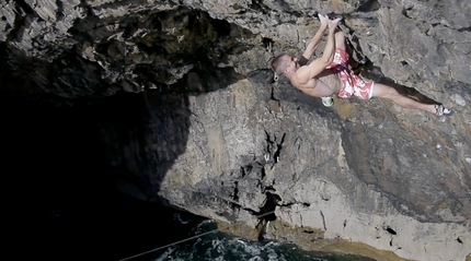 Neil Gresham and Hydrotherapy 8a+, Deep Water Solo at Pembroke