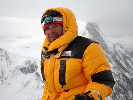 Gasherbrum I, search abandoned for Göschl, Hählen and Hussain