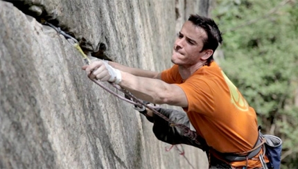 Come arrampicare in fessura - Come piazzare le protezioni trad #5