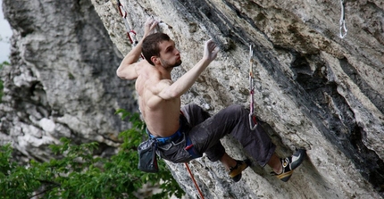 Silvio Reffo climbing Bella Regis 8c/c+ at Bus de Vela