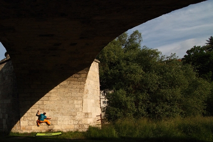 Pirmin Bertle and his 8B boulder at Fribourg