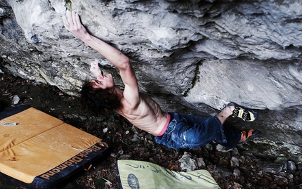 Adam Ondra bouldering Gioia and Terranova