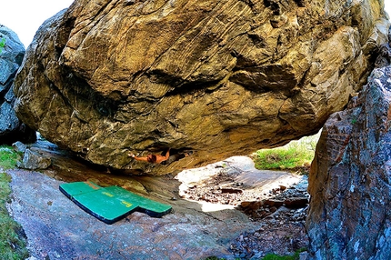 Bernd Zangerl boulders Shantaram in Norway