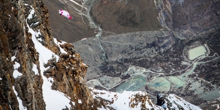 Matterhorn BASE Jump by Géraldine Fasnacht and Julien Meyer