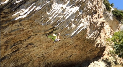 Stefan Scarperi climbing Bio-logiko 9a at Arco