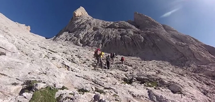 Climbing Naranjo de Bulnes with the Pou family