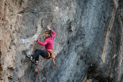 Alizée Dufraisse su Chikane 8c+ a Siurana in Spagna