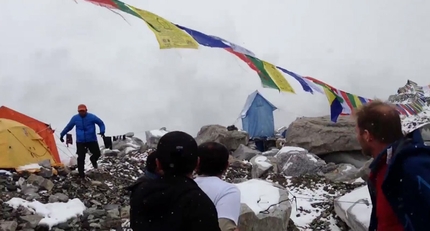 Everest Avalanche at Basecamp