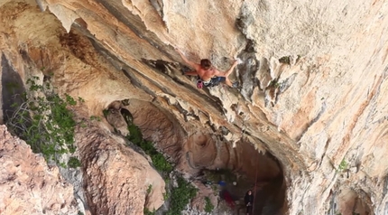 Sébastian Bouin climbing Chilam Balam