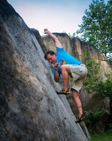 Johnny Dawes no handed climbing II