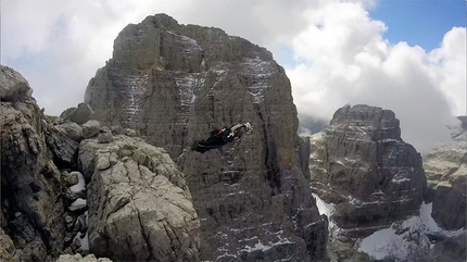 Campanile Basso: primo Base Jump per Maurizio di Palma