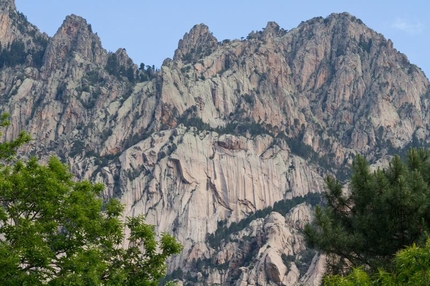 Bavella Corsica: i Ragni di Lecco aprono una nuova via d'arrampicata