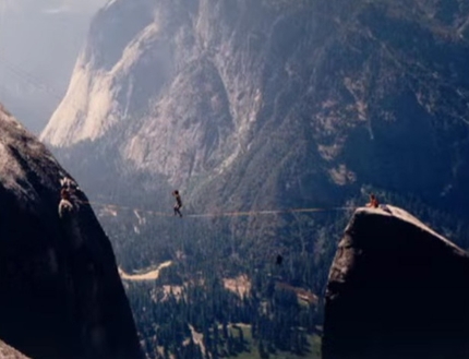 Lost Arrow Spire highline e la prima traversata di Scott Balcom