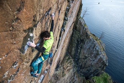 Jacopo Larcher climbing Rhapsody, Dumbarton Rock, Scotland