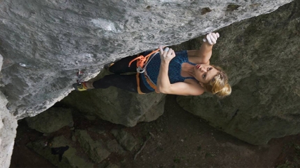Lena Herrmann climbing Battle Cat 8c+ in Frankenjura