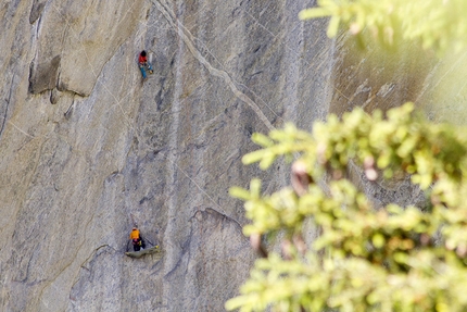 La via Pana, una mongolfiera in Val di Mello