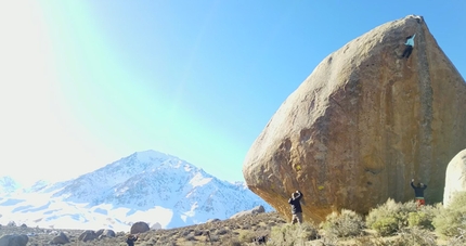 Nina Williams climbs Ambrosia at Buttermilks, Bishop, USA