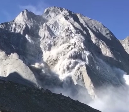 Pizzo Cengalo enorme frana in Svizzera