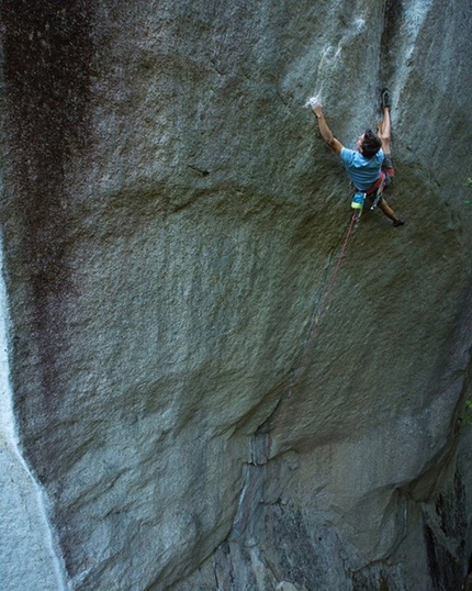 Mason Earle climbing Cobra Crack at Squamish
