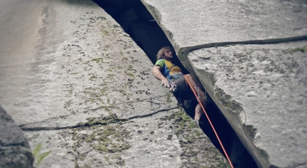 Crack climbing with the Italian Mountain Guides 8: chimneys