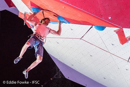 Stefano Ghisolfi climbing to victory at Chamonix