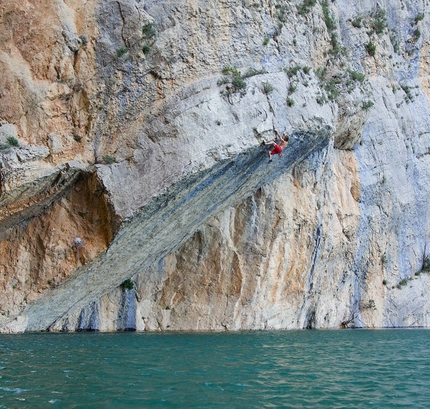 Chris Sharma climbing Psicobloc Mont-Rebei in Spain