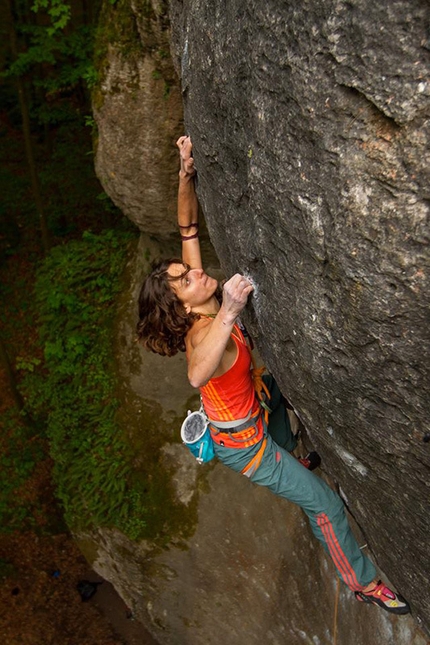 Mélissa Le Nevé climbs Wallstreet, Wolfgang Güllich's 8c in the Frankenjura