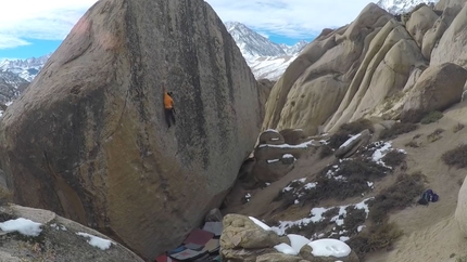 Nick Muehlhausen climbing Too Big to Flail, super highball at Bishop