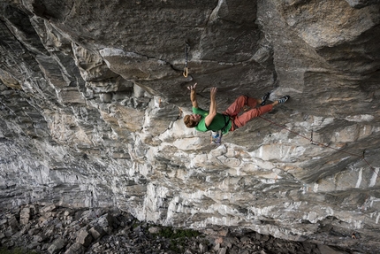 Seb Bouin climbing Move 9b/+ at Flatanger in Norway