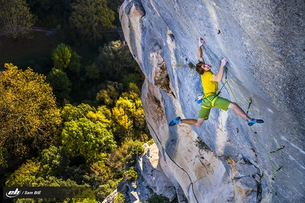 Sébastien Bouin climbing at  Buoux: Agincourt, La rose et le vampire etc