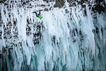 La cascata di ghiaccio più difficile del mondo? Mission to Mars a Helmcken Falls di Emmett e Premrl