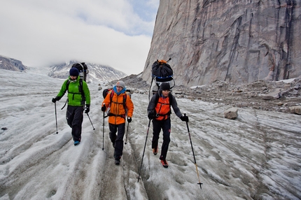 Baffin Island expedition 2012, Auer, Pou & Co climbing in Perfection Valley
