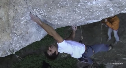 Fred Rouhling su Hugh a Les Eaux Claires, il primo 9a della Francia