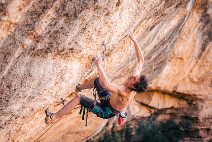 Adam Ondra: il conto alla rovescia per Perfecto Mundo a Margalef