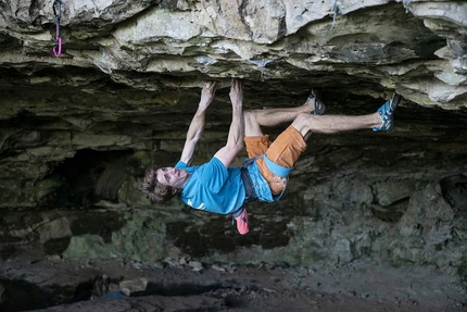 Sébastien Bouin uncut su Akira di Fred Rouhling a Eaux Claires