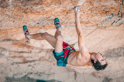 Adam Ondra su Victimas Pérez 9a a Margalef - 