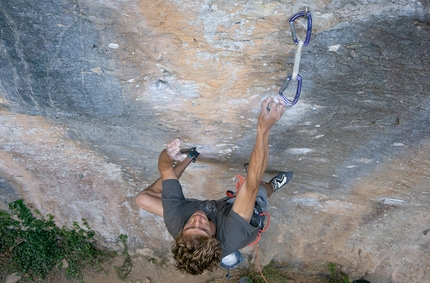 Lorenzo Puri su Jungle Speed 9a a Siurana - 