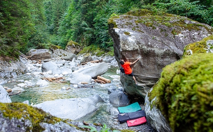 Niccolò Ceria bouldering in the Zillertal, Austria