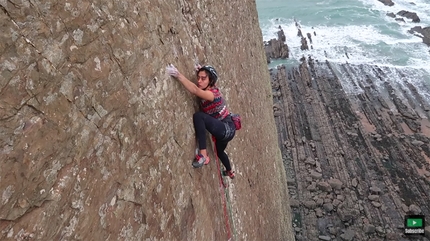 Anna Hazelnutt ripete un E9 al Dyer's Lookout, UK