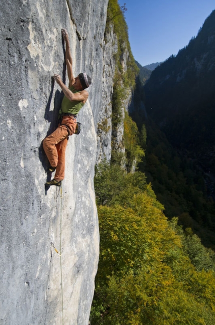 Manolo and Roby Present - Manolo climbing Roby Present 8c+/9a, Val Noana, Pale di San Martino, Dolomites
