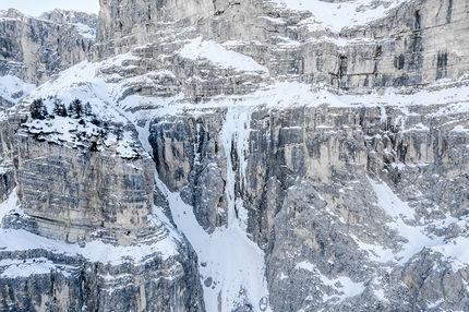 DoloMitiche by Alessandro Beber and Palazzo d'Inverno in Vallunga by Giovanni Groaz, Renzo Luzi