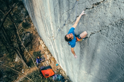 Adam Ondra makes first ascent of Pungitopo in Valle di Laghel, Arco