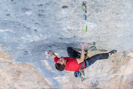 Beyond, un anno di arrampicta stellare di Stefano Ghisolfi