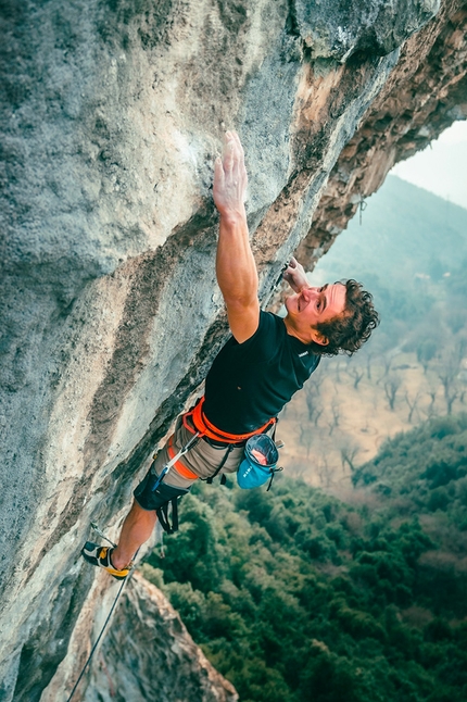 Adam Ondra makes first ascent of Wonderland 9b/+ at Terra Promessa, Arco