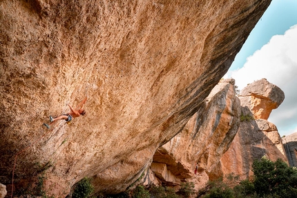 Alex Megos libera The Full Journey (9b) a Margalef