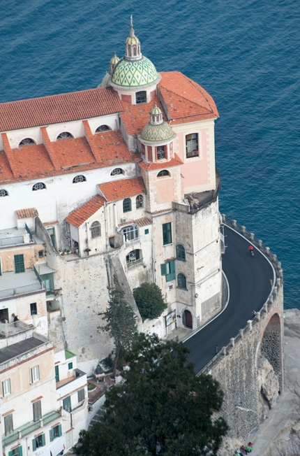 Positano - L'assolutamente splendida Atrani vista dal sentiero per Torre dello Ziro