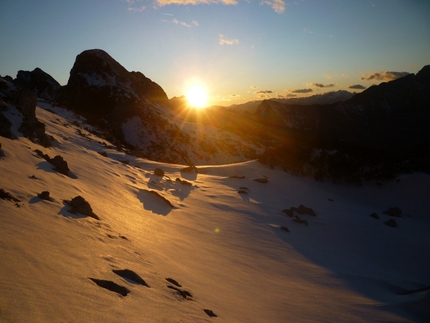 Andamento lento - On 25-26/02/2012 Alessandro Baù and Enrico Geremia carried out the first repeat, and first winter ascent, of Andamento Lento in Val Scura (Dolomites).