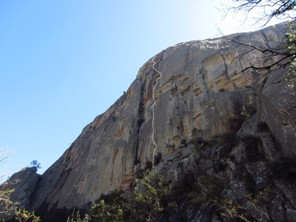 Sintomi strani, new climb in Corsica by Della Bordella and Bacci